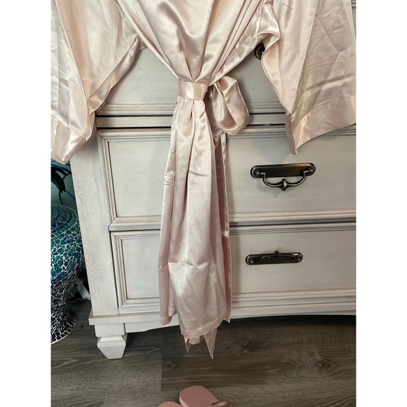 Baby pink 3/4 sleeve light robe with matching flip flops - Picture 6 of 7